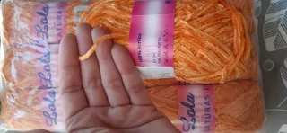 Ovillos de chenilla naranja Lola