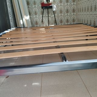 Somier metálico y de madera con patas