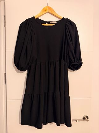 Vestido negro Stradivarius