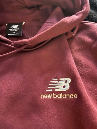 Sudadera New Balance Roja Talla M color burdeo