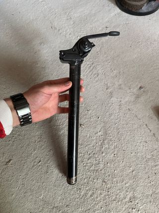 Tija de sillín de bicicleta negra