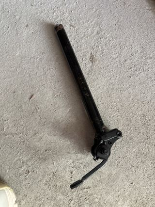 Tija de sillín de bicicleta negra