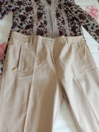 Lote Pantalón Beige y Blusa Estampada