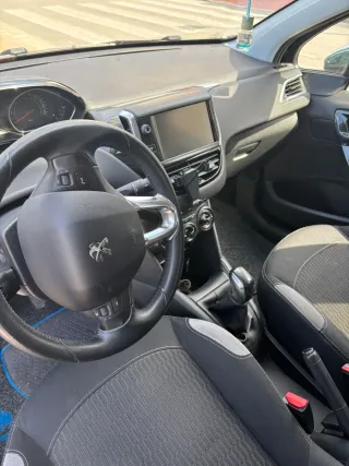 Peugeot 208 Style 2014