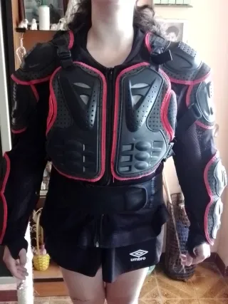 Peto Protector Moto Negro y Rojo