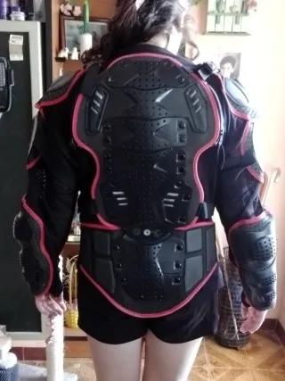 Peto Protector Moto Negro y Rojo