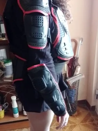 Peto Protector Moto Negro y Rojo