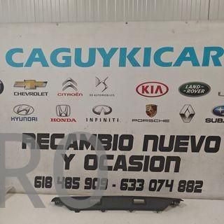 MOLDURA PARACHOQUE DELANTERO CENTRAL PEUGEOT 406