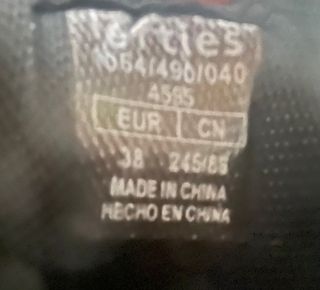 Zapatillas Hummel negras y blancas