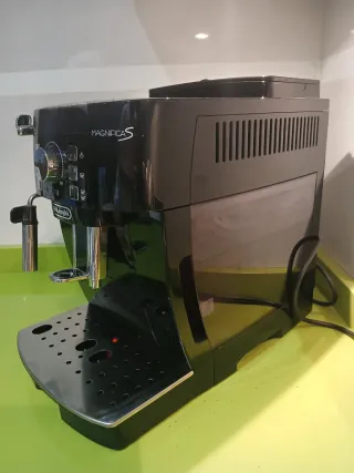 Cafetera DeLonghi Negra