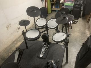 Batería Electrónica Roland con accesorios