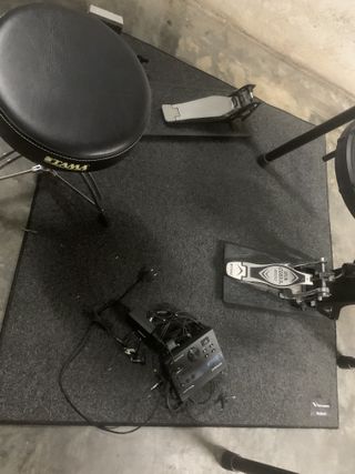 Batería Electrónica Roland con accesorios