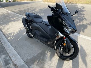 Yamaha TMAX Negra
