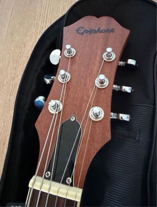 Guitarra Epiphone Semi-Acoustic tom delonge