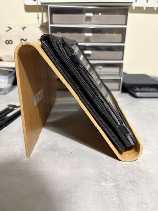 Soporte de madera para tablet