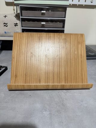 Soporte de madera para tablet