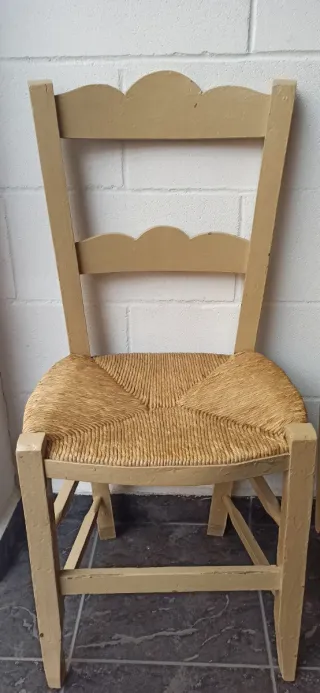 Juego de 3 sillas de madera y yute