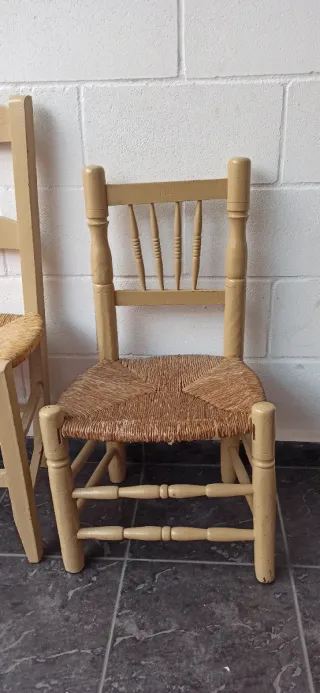 Juego de 3 sillas de madera y yute