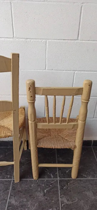 Juego de 3 sillas de madera y yute