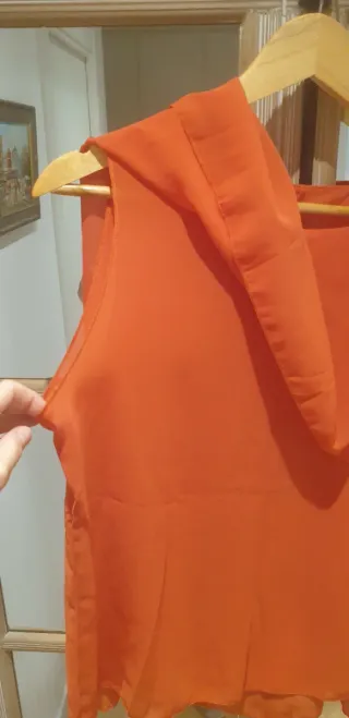Blusa naranja vaporosa