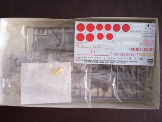 HASEGAWA* MAQUETA MITSUBISHI A6M2b ZERO w/FIGURE