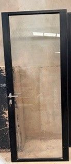 Puerta con cristal y marco