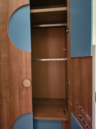 Armario de madera de diseño