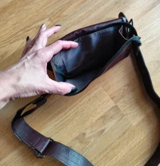 Riñonera de cuero granate unisex