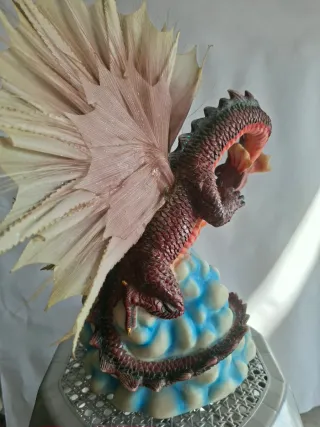 Figura Dragón Fantasía con Esfera Cristal