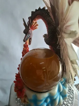 Figura Dragón Fantasía con Esfera Cristal