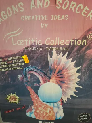 Figura Dragón Fantasía con Esfera Cristal