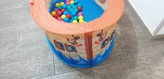 Vaschetta con palline colorate