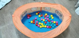 Vaschetta con palline colorate