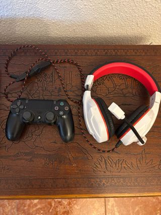 PS4 con mando y cascos