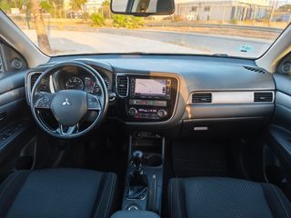 MITSUBISHI Outlander 220 DID Kaiteki Auto 4WD