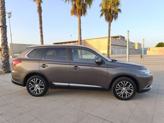 MITSUBISHI Outlander 220 DID Kaiteki Auto 4WD