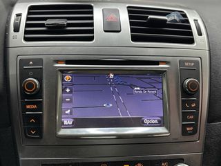 Toyota Avensis 1.8 automatico pegatina C verde