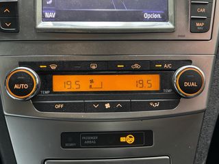 Toyota Avensis 1.8 automatico pegatina C verde