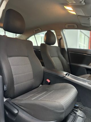 Toyota Avensis 1.8 automatico pegatina C verde