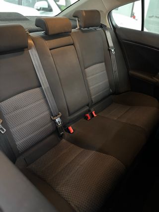 Toyota Avensis 1.8 automatico pegatina C verde