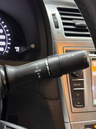 Toyota Avensis 1.8 automatico pegatina C verde