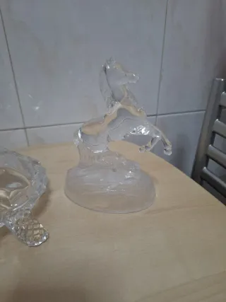 Figuras de cristal: caballo y tortuga