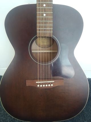 Art & Lutherie Legacy Bourbon Burst Guitarra