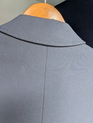 Traje azul marino elegante
