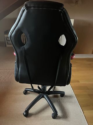 Silla gamer negra y roja