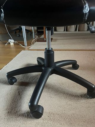 Silla gamer negra y roja