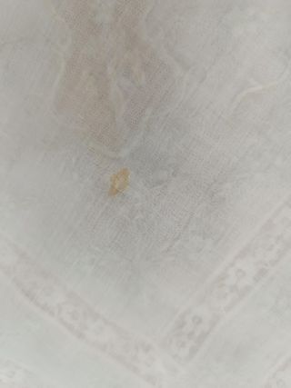 Manteleta bebé batistabeige bordada oro y puntilla