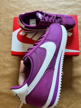 Zapatillas Nike Cortez Morado y Blanco