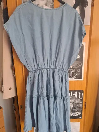 Vestido vaquero azul con volantes