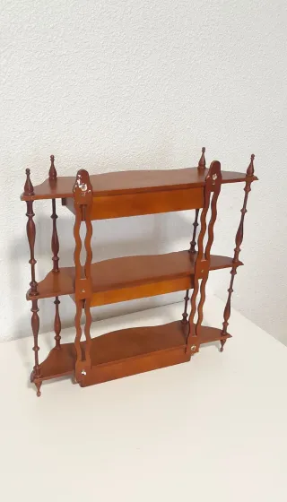 Repisa de madera pequeña